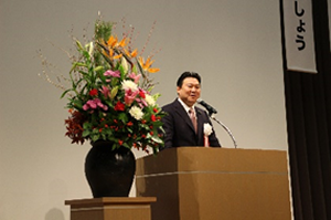 長野　恭紘市長による式辞の写真