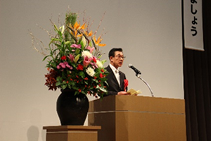 小野　正明別府市議会議長による来賓祝辞の写真