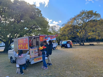 公園内移動販売車等出店の社会実験報告の写真