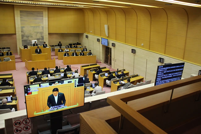 傍聴席の様子（ディスプレイ）の写真