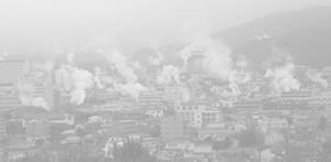 かんなわ市街地を写した薄いモノクロの写真